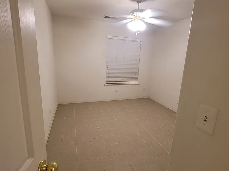 1033 Harbor Ct — Photo 15