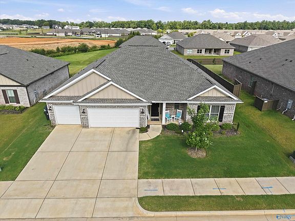 2nd image of 225 Hannaway Cir