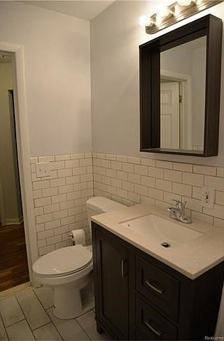 2nd image of 5136 Greenview Dr
