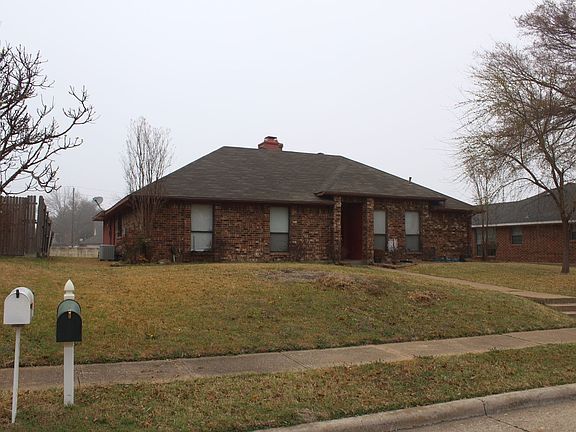 3rd image of 1711 Barclay Dr