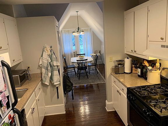 3rd image of 410 Pembroke Ave APT 4