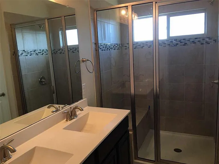 5708 Scenic Lake Dr — Photo 6