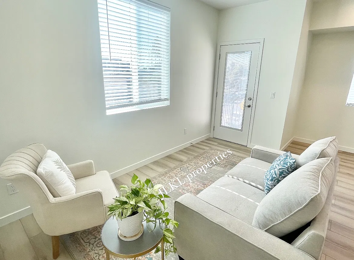 Studio, 440 sqft, $1,995 — Photo 4