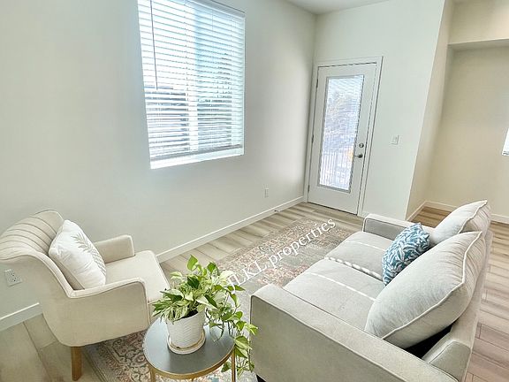 2nd image of 3084 Meade Ave #8