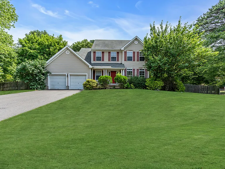 333 Nighthawk Ln — Photo 3