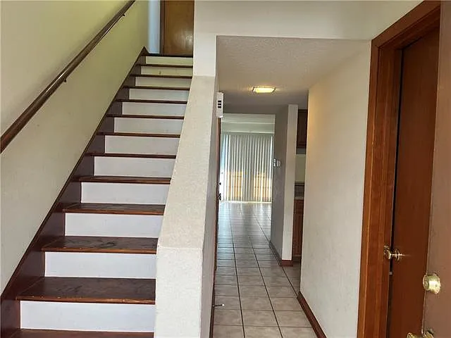 2 bed, 1.5 bath, 960 sqft, $1,400 — Photo 2