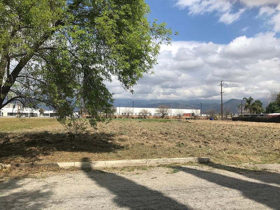 2nd image of San Jacinto St