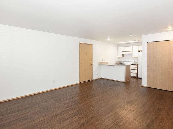 3rd image of 12529 35th Ave NE APT 104