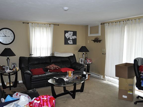 Large Living w/slider to deck
