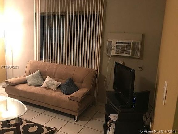 5th image of 1004 Biarritz Dr APT 2