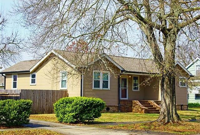 1st image of 60 Willow Dr