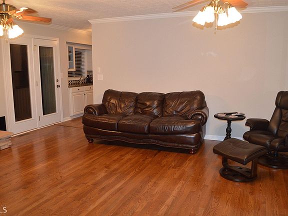 4th image of 715 Chandler Dr