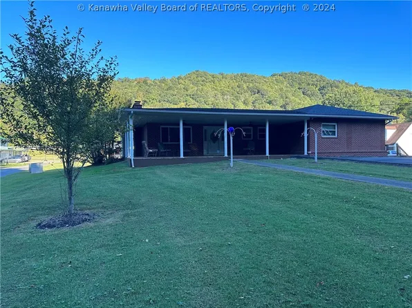 92 Airport Rd, Chapmanville, WV 25508