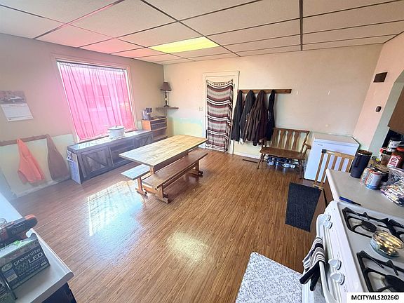 4th image of 526 6th St SE