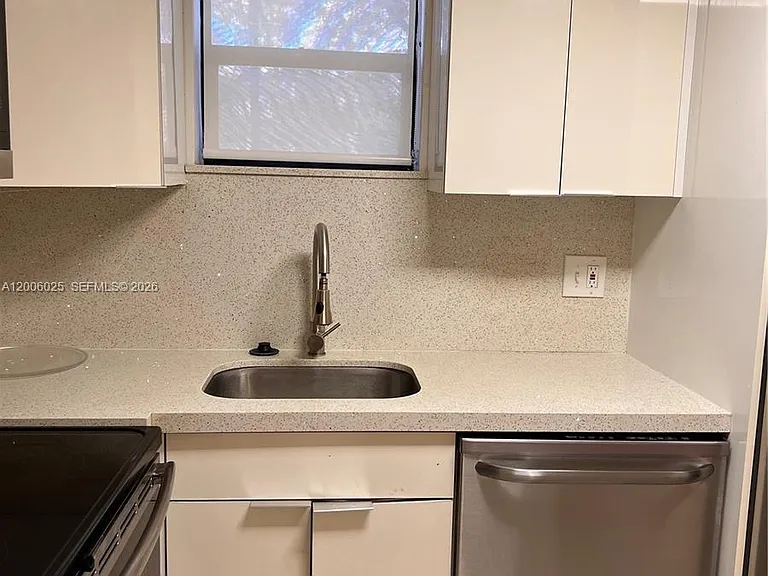 8290 Lake Dr #108 — Photo 16