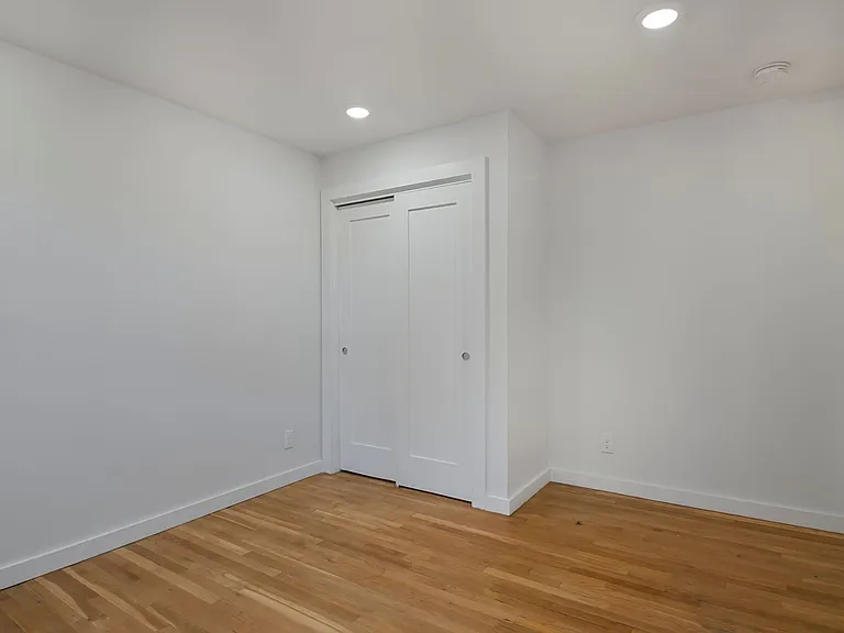 4 Morris Ave — Photo 7