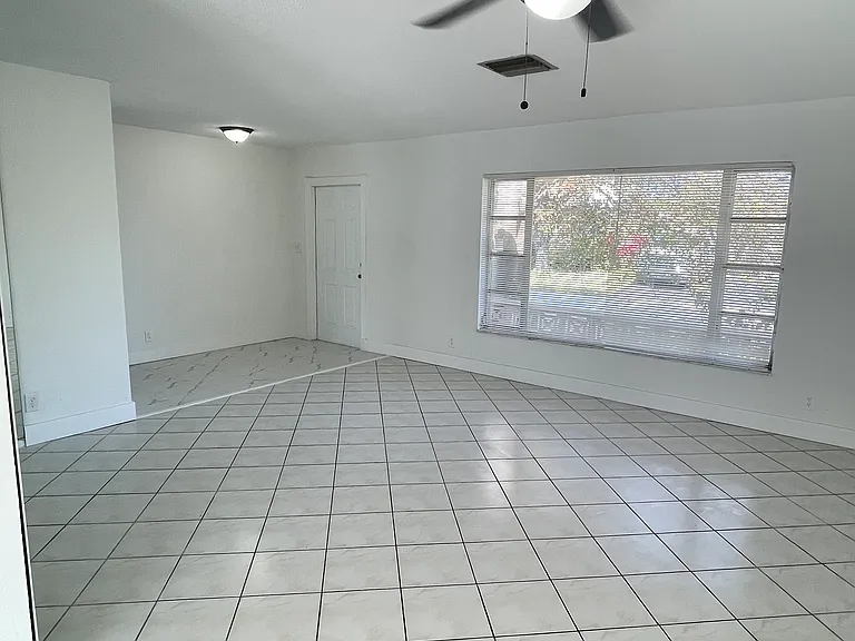 7200 NW 77th St — Photo 6