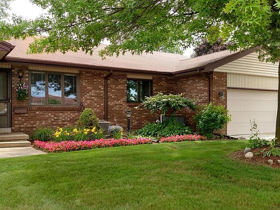 2nd image of 661 Amberwood Dr SW