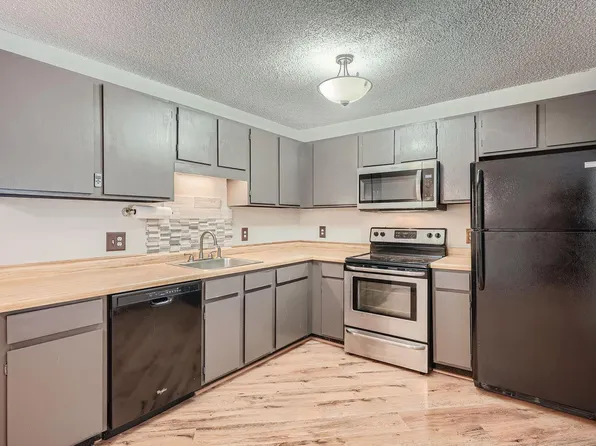 1700 Four Oaks Rd APT 314B, Eagan, MN 55121