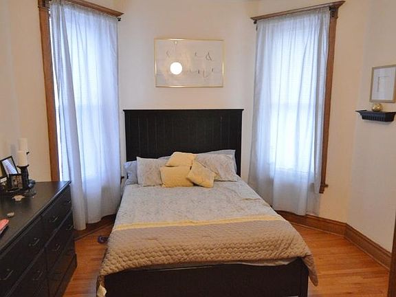 4th image of 1415 W Belle Plaine Ave APT 3
