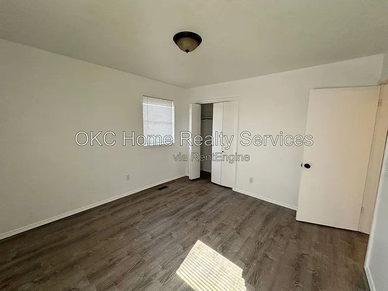 1428 SW 72nd St — Photo 4