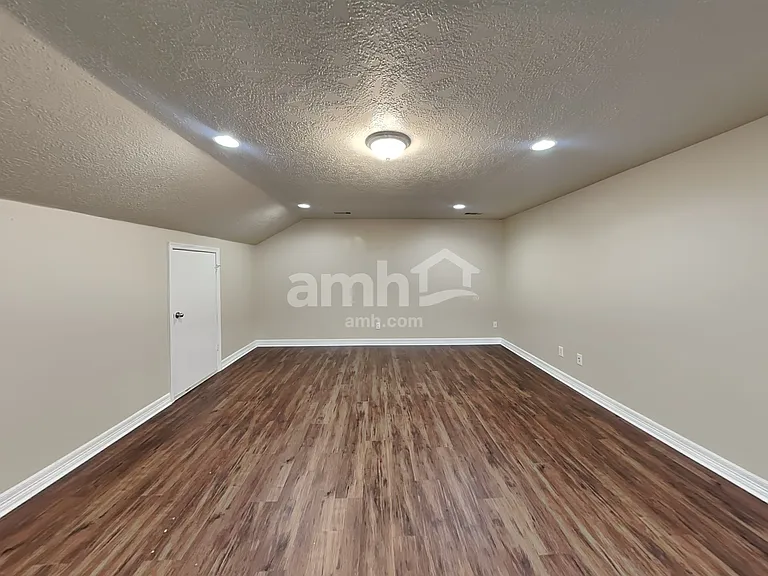 504 Forest Glen St — Photo 18