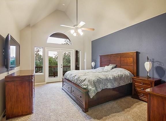 4th image of 304 El Socorro Ln