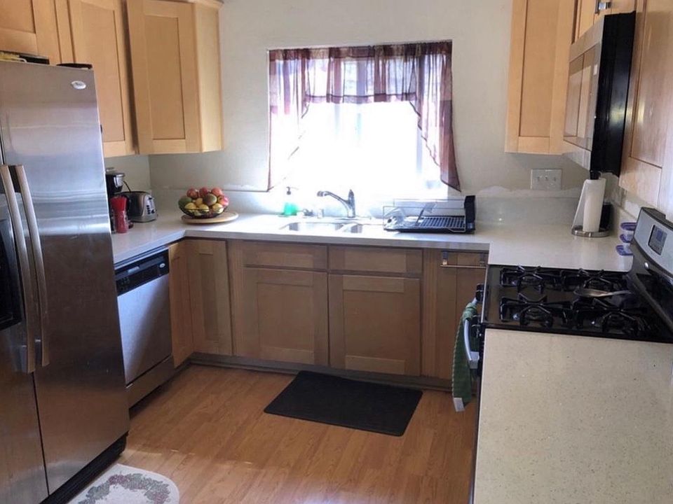 2nd image of 926 Osage St