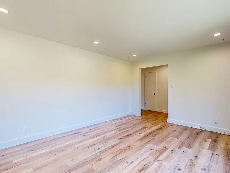 1925 Leafgreen Dr — Photo 11