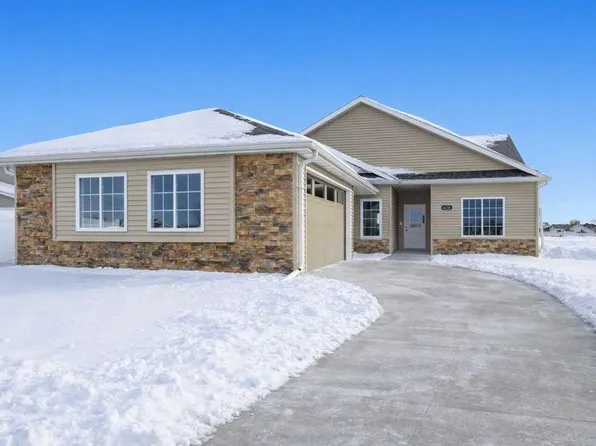 6230 21st St S, Fargo, ND 58104