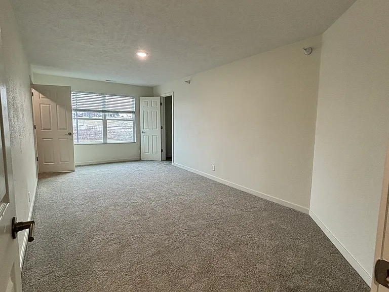 Cottonwood Creek Apartments — Photo 7