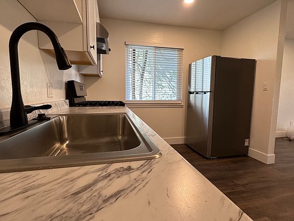 3rd image of 175 E Placer St APT 1