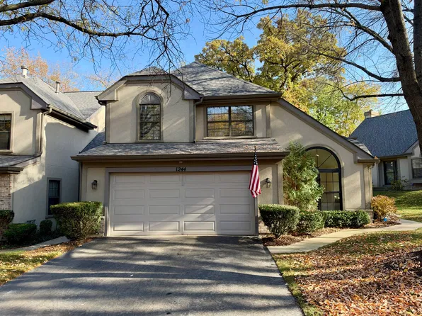1244 Hobson Oaks Dr, Naperville, IL 60540