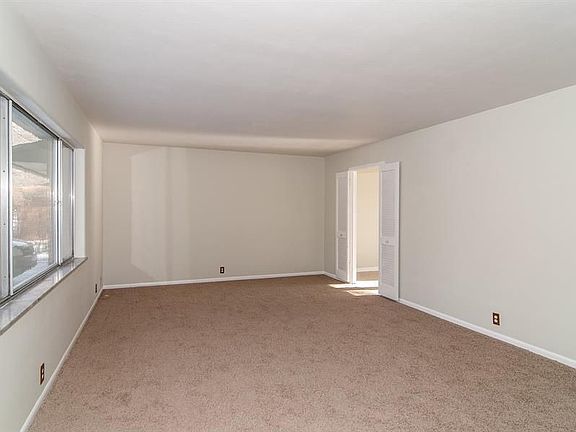 2nd image of 1417 Oakwood Trl