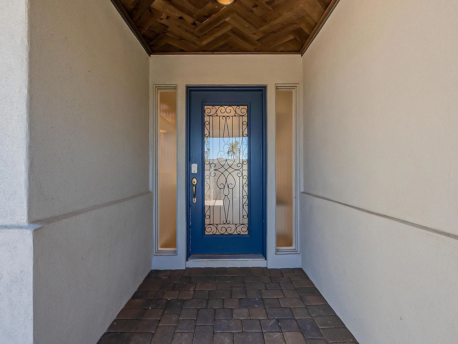 4 bed, 2.5 bath, 2800 sqft, $5,295 — Photo 2