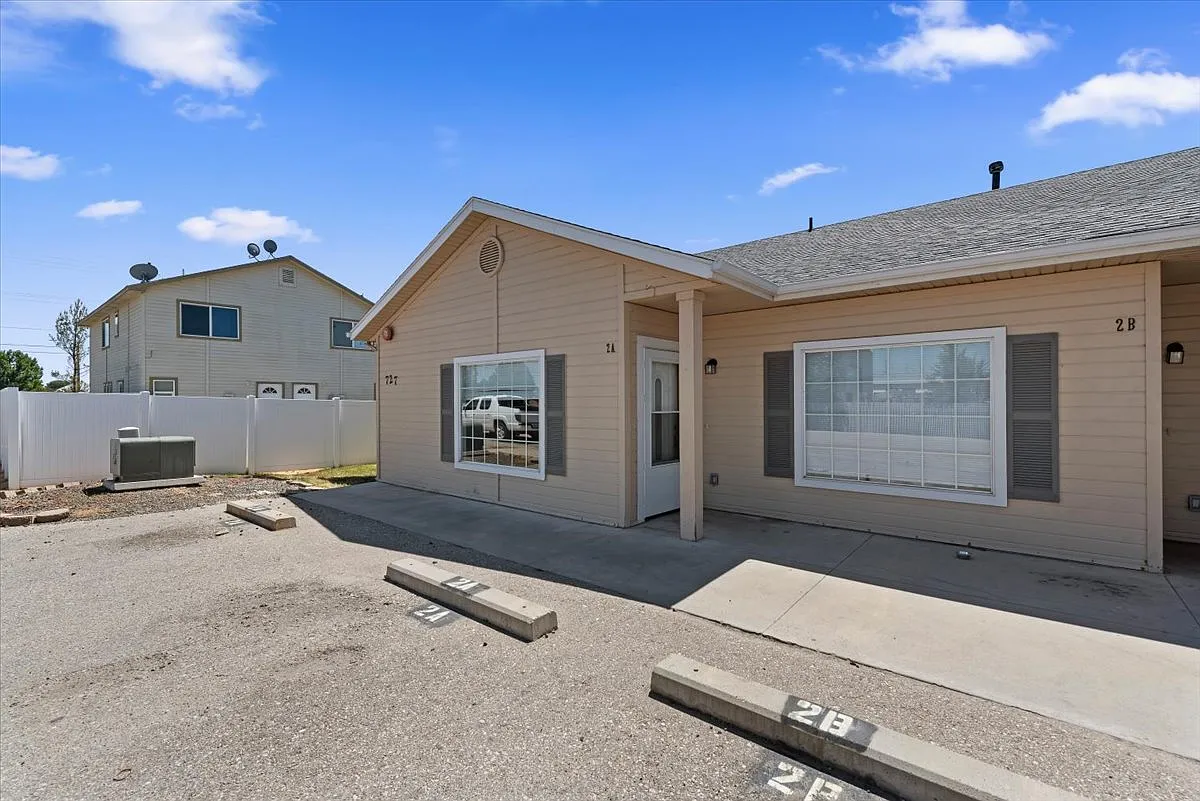 3 bed, 1.5 bath, 962 sqft, $1,520 — Photo 3