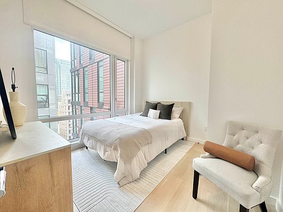 4th image of 127 Concord St #10D