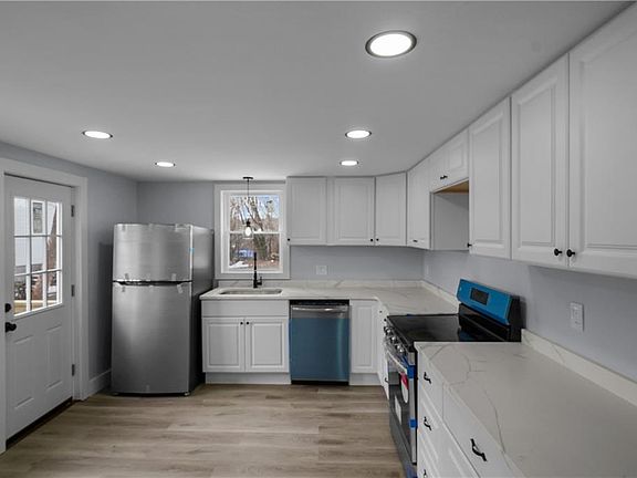 4th image of 70 Columbia St
