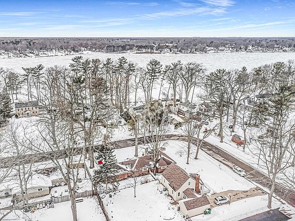 5th image of 649 Lake Dr