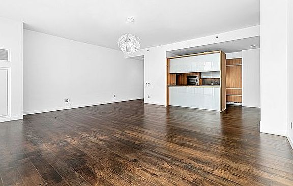 3rd image of 311 W Broadway APT 6I