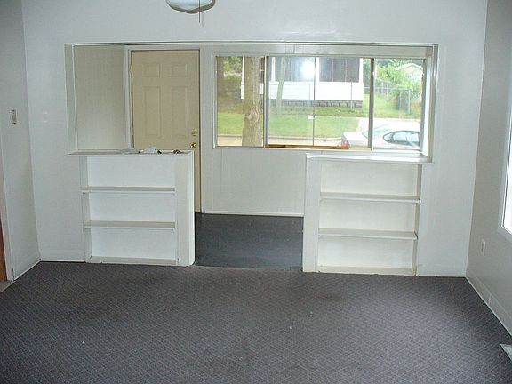 3rd image of 782 W Grand Ave