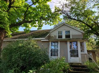 E1643 Grandview Rd, Waupaca, WI 54981