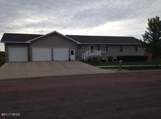 1130 Redwood Dr, Watertown, SD 57201