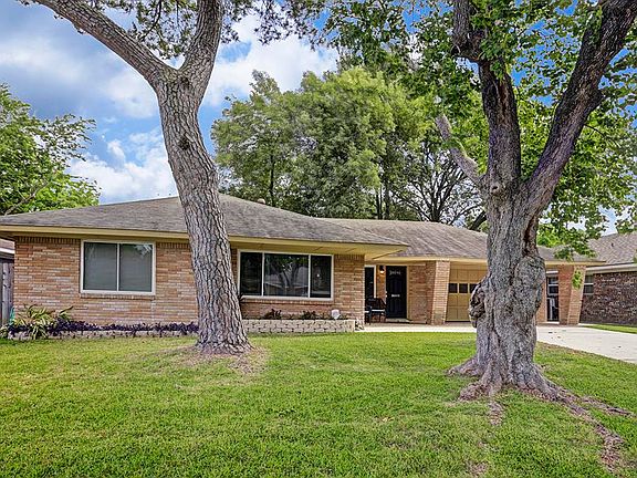3rd image of 4713 Briarbend Dr