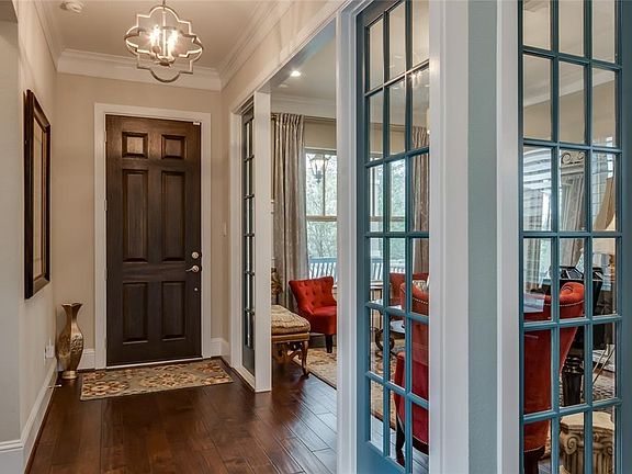 Entry way with French door detailing