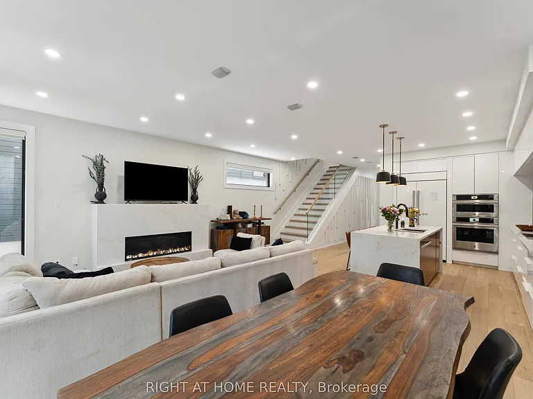187 Carleton Ave — Photo 17