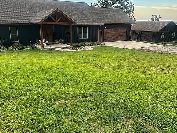 2nd image of 33 River Ridge Ln