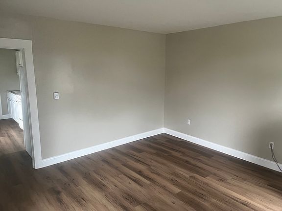 4th image of 324 E 1st St