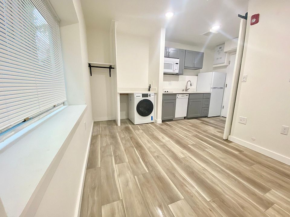 1st image of 5006 15th Ave NE #B02
