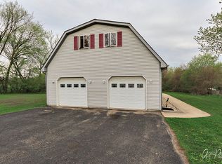 808 Barreville Rd, McHenry, IL 60050